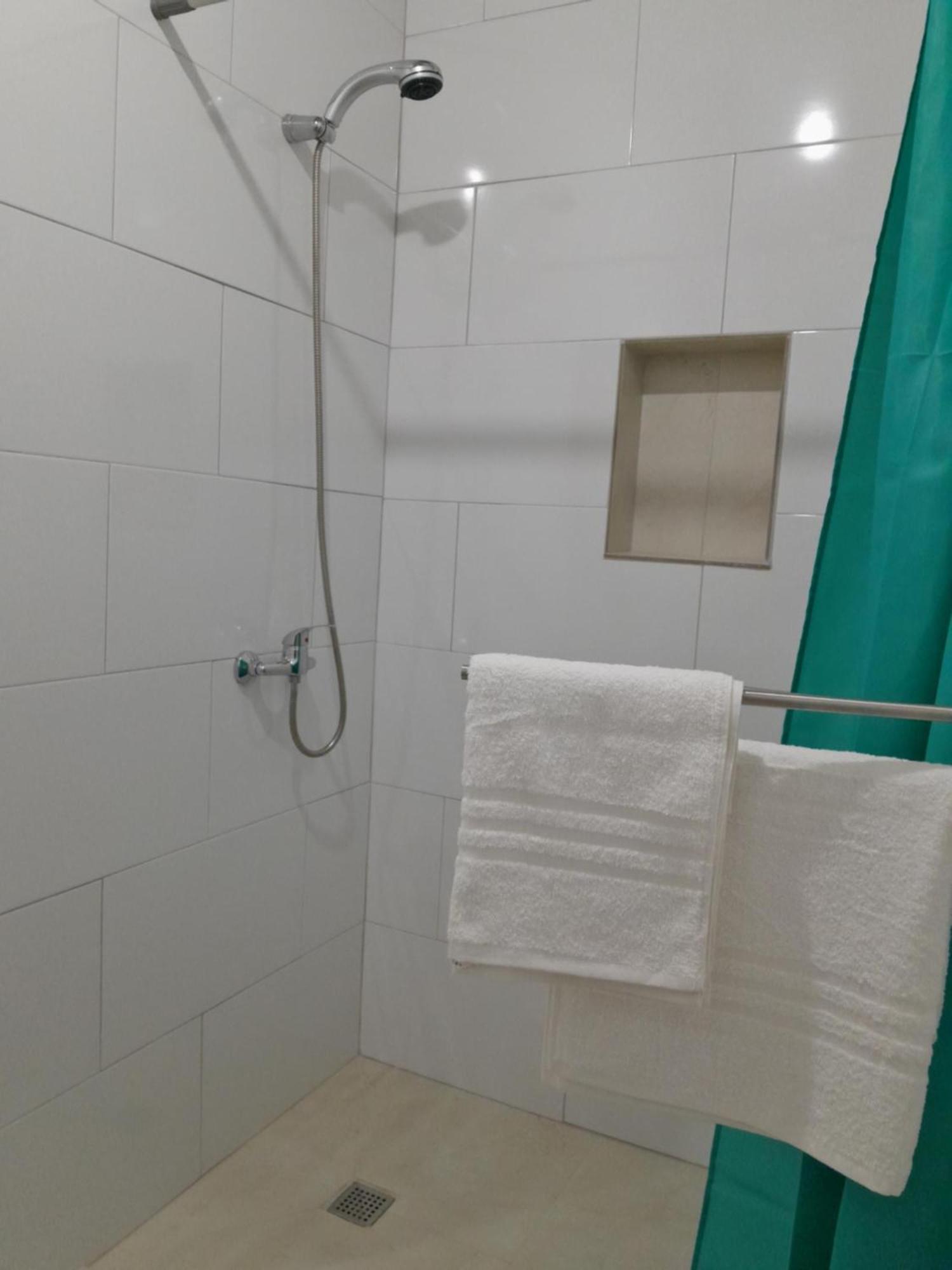Limestone Sun Suites 斯利马 客房 照片