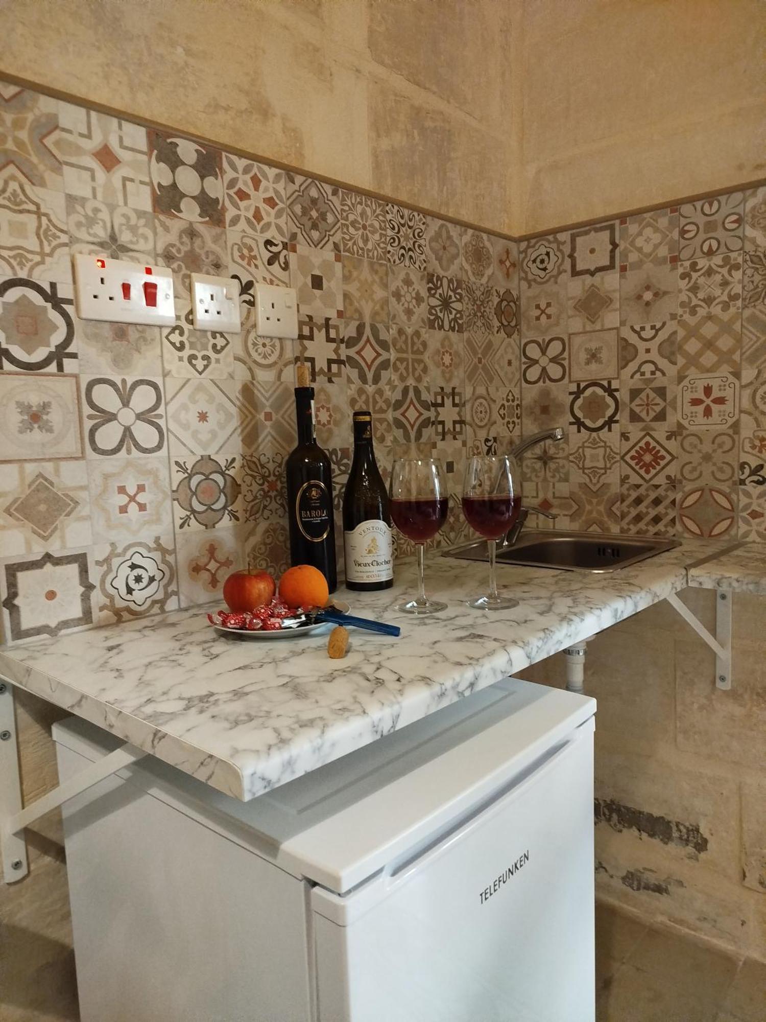 Limestone Sun Suites 斯利马 客房 照片
