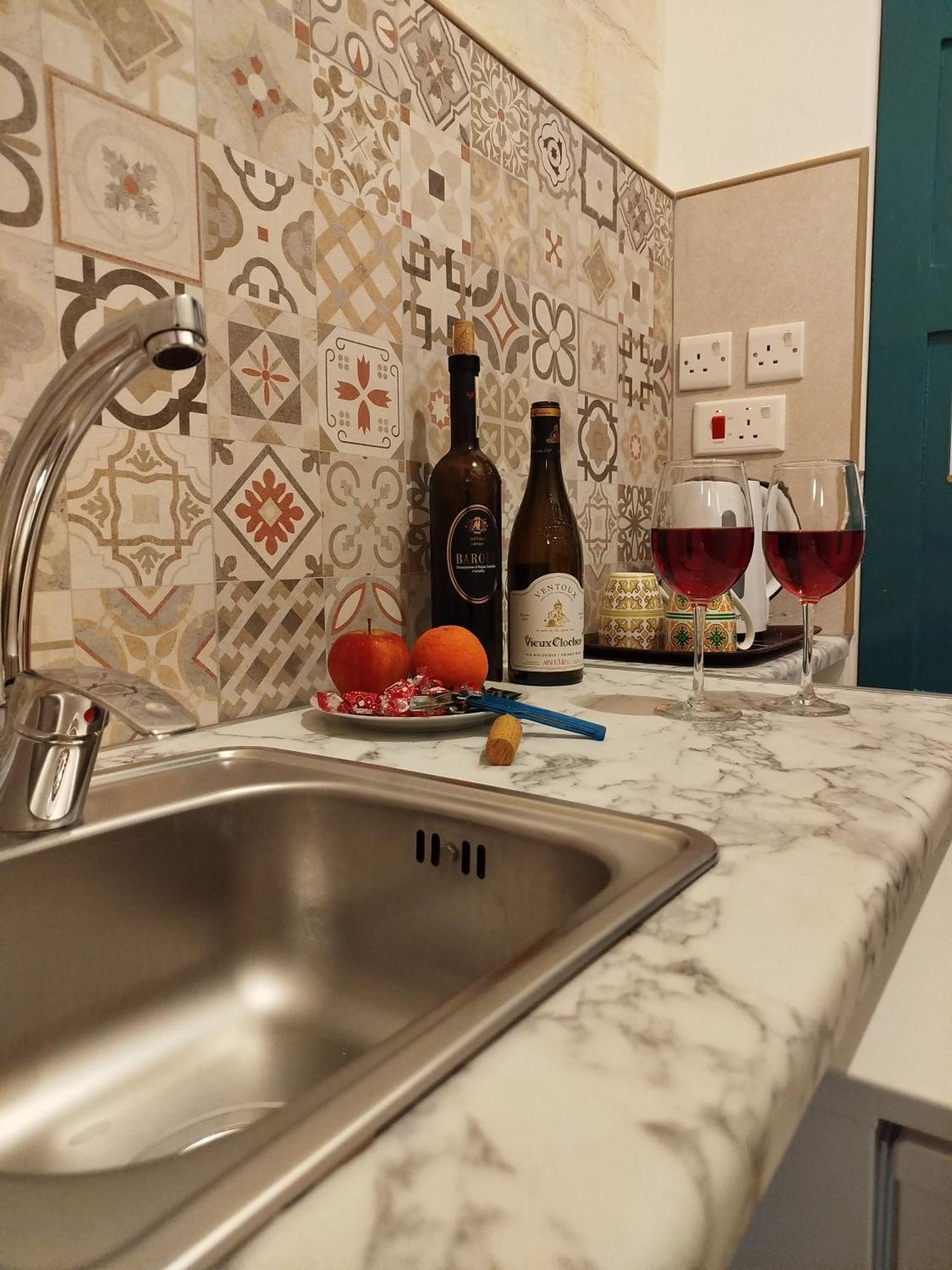 Limestone Sun Suites 斯利马 外观 照片