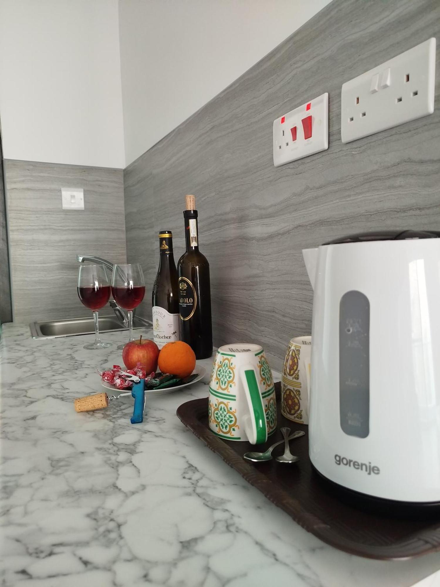 Limestone Sun Suites 斯利马 外观 照片